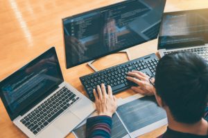 プログラミング言語のSwift（スウィフト）とは？用途や特徴、メリット・デメリット等を初心者向けに紹介！